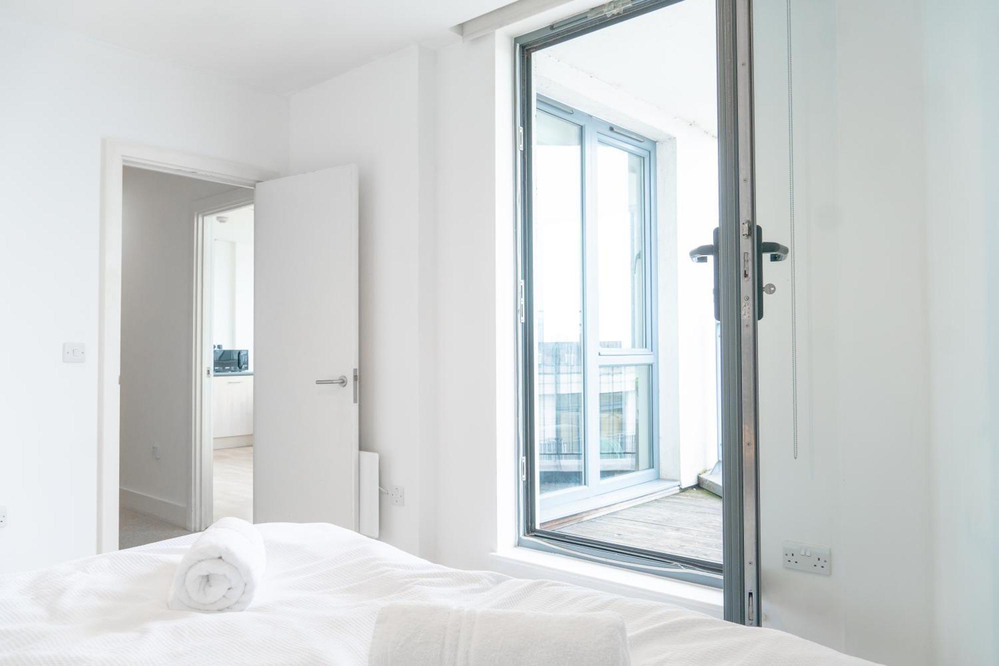 The Regency Suite - Modern 2-Bed 1-Bath Apartment 彻特西 外观 照片