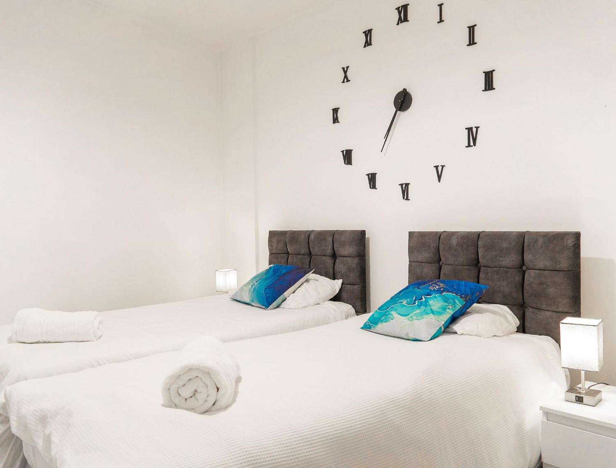 The Regency Suite - Modern 2-Bed 1-Bath Apartment 彻特西 外观 照片
