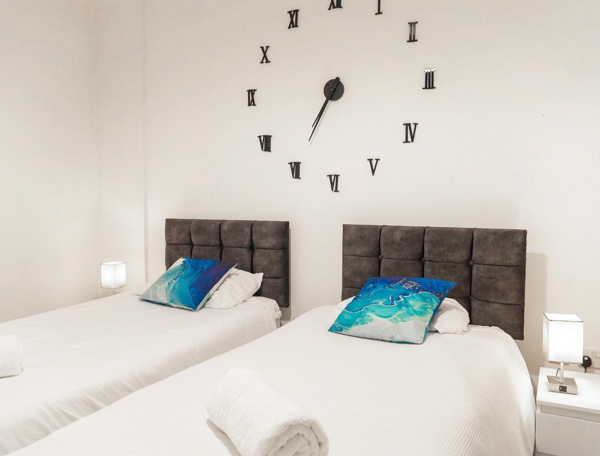 The Regency Suite - Modern 2-Bed 1-Bath Apartment 彻特西 外观 照片