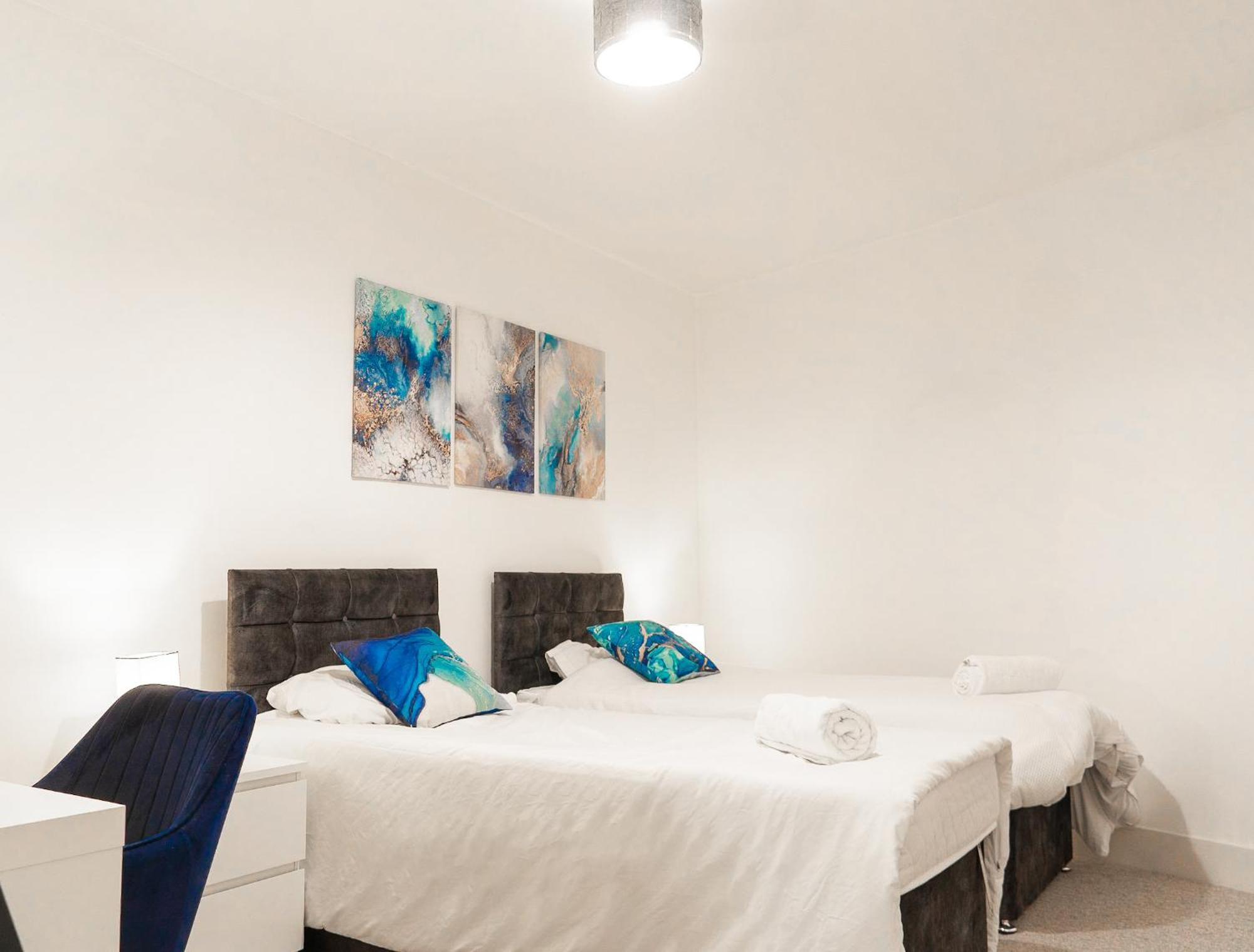 The Regency Suite - Modern 2-Bed 1-Bath Apartment 彻特西 外观 照片
