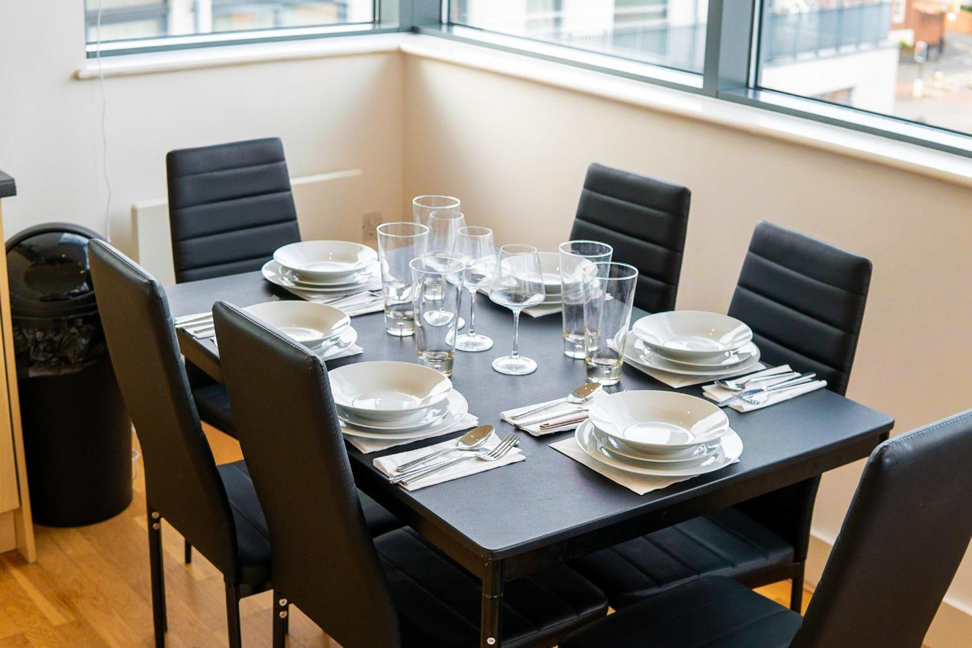 The Regency Suite - Modern 2-Bed 1-Bath Apartment 彻特西 外观 照片