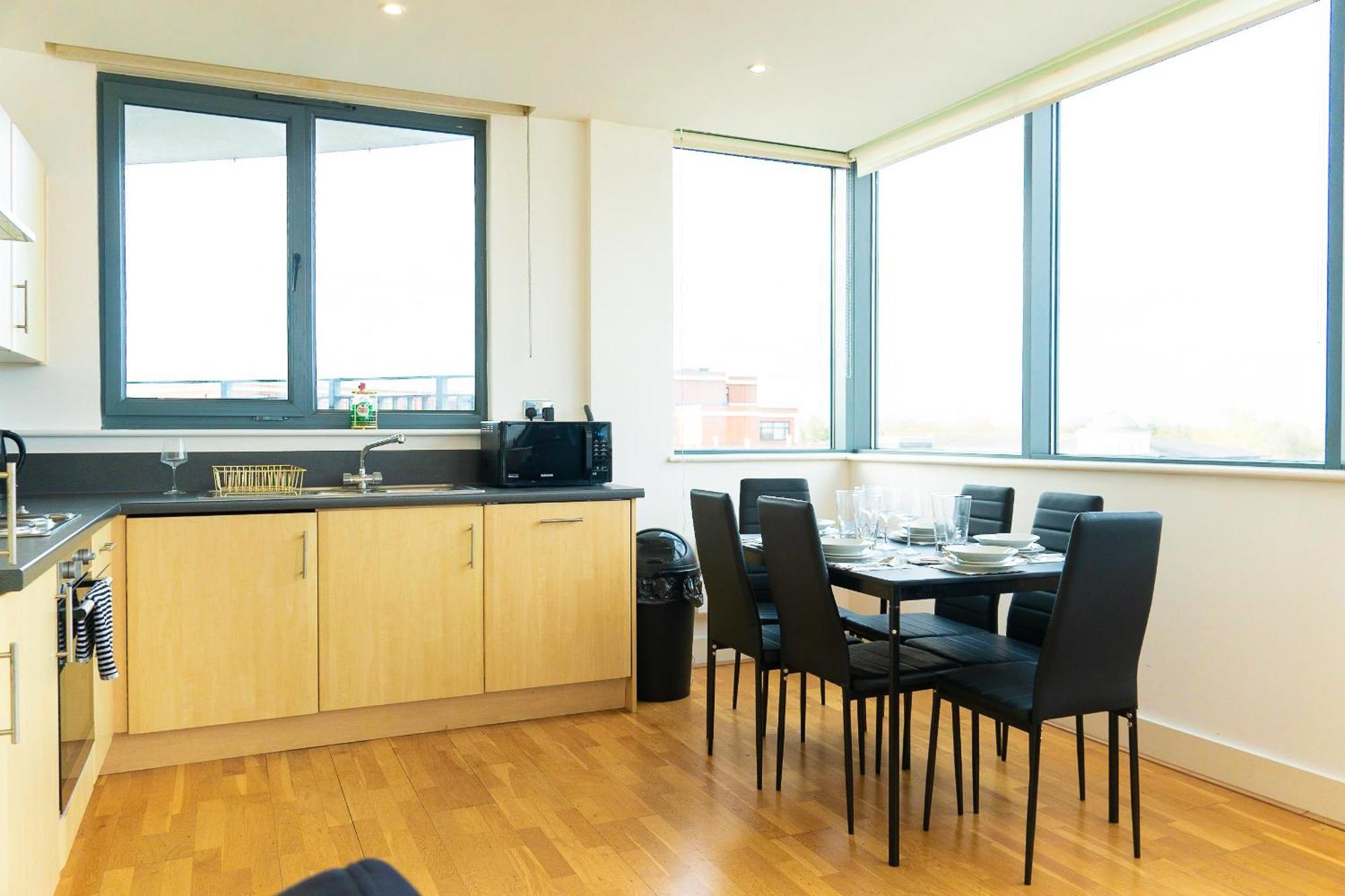 The Regency Suite - Modern 2-Bed 1-Bath Apartment 彻特西 外观 照片