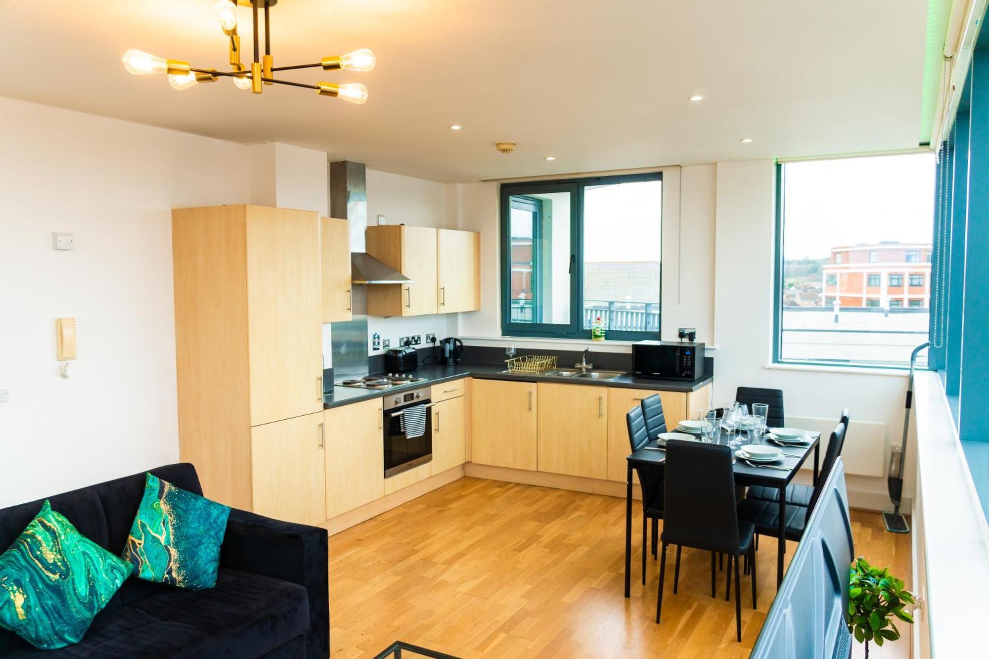 The Regency Suite - Modern 2-Bed 1-Bath Apartment 彻特西 外观 照片